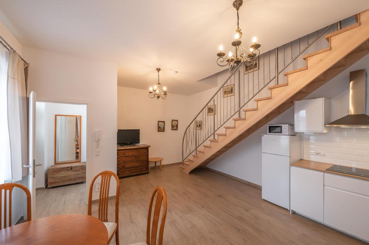 Musik - Historical In Apartment *