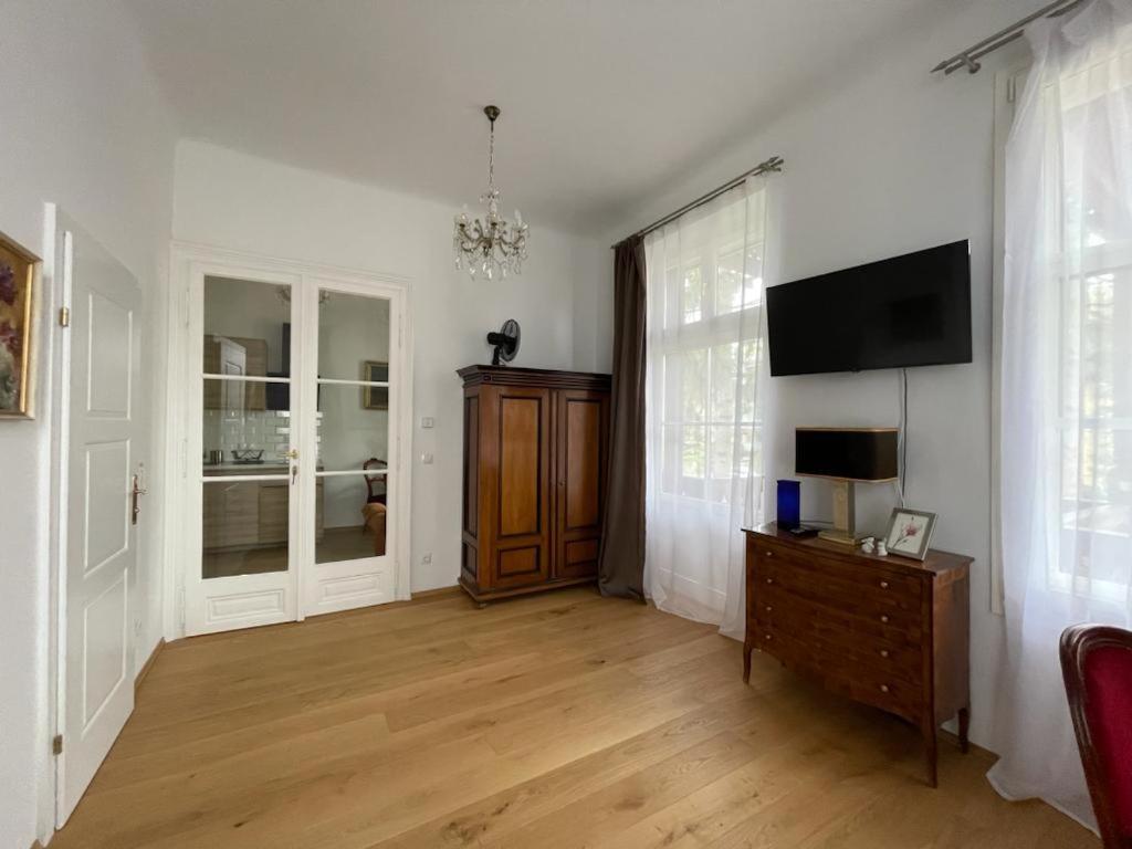 Apartment Musik - Historical In *
