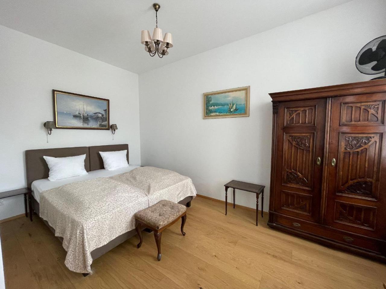 Musik - Historical In Apartment *