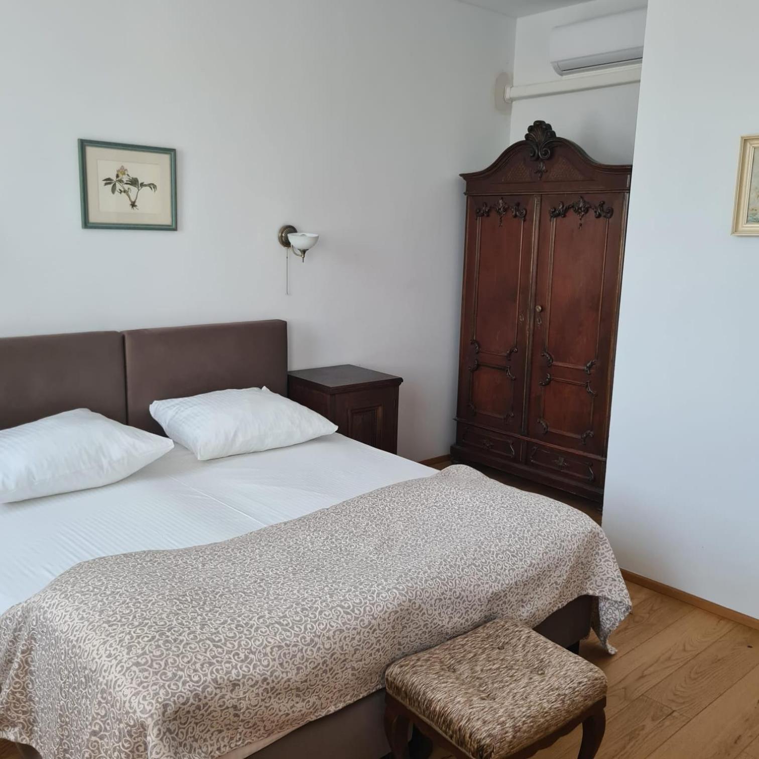 Musik - Historical In Apartment Baden